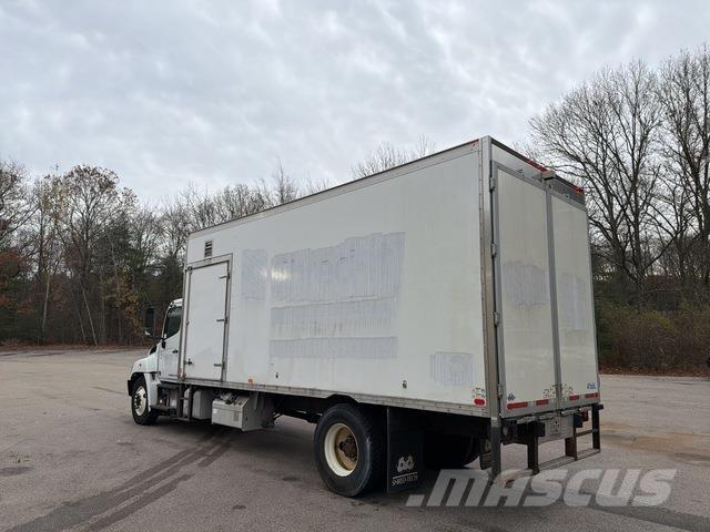 Hino 338 Sunkvežimiai su dengtu kėbulu