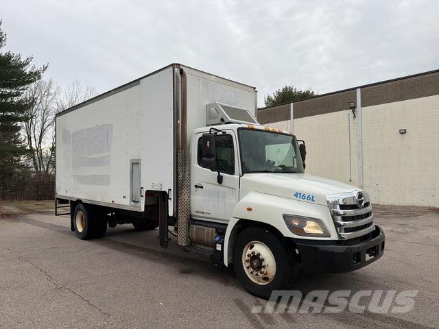 Hino 338 Sunkvežimiai su dengtu kėbulu