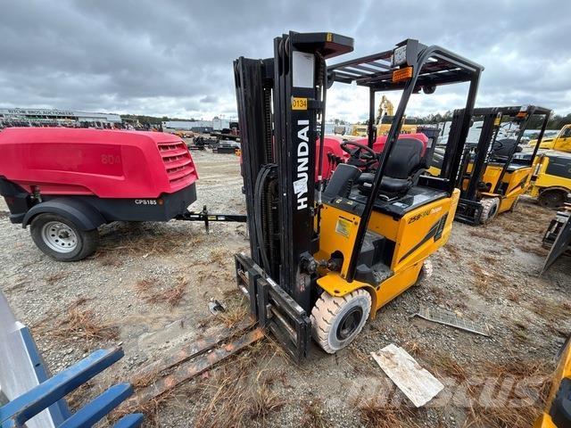 Hyundai 25B-9U Elektriniai šakiniai krautuvai