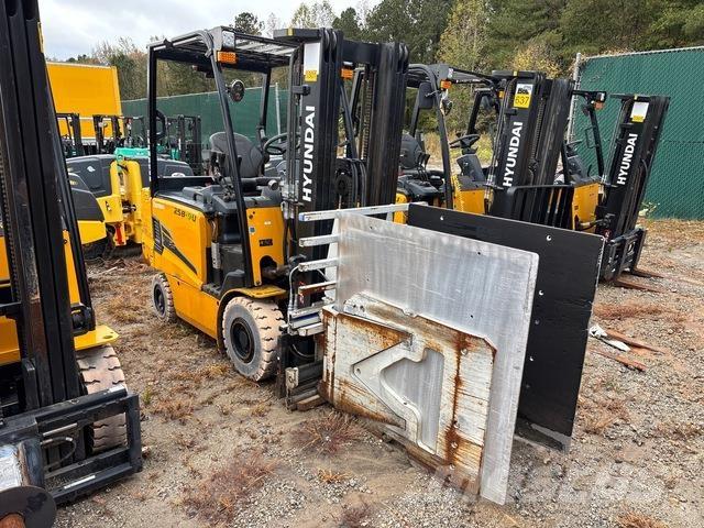 Hyundai 25B-9U Elektriniai šakiniai krautuvai