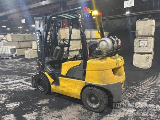 Hyundai 25L-7A Statyba - Kita