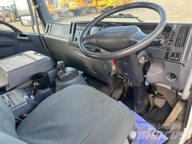 Isuzu FRR600 Ant vilkikų montuojamos kėlimo platformos