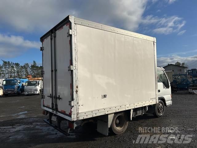 Isuzu NKR300s Statyba - Kita