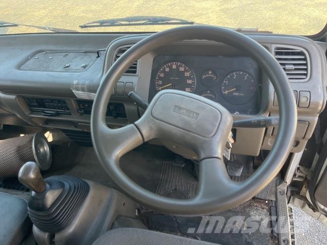 Isuzu NPR 400 Vilkikai šaldytuvai