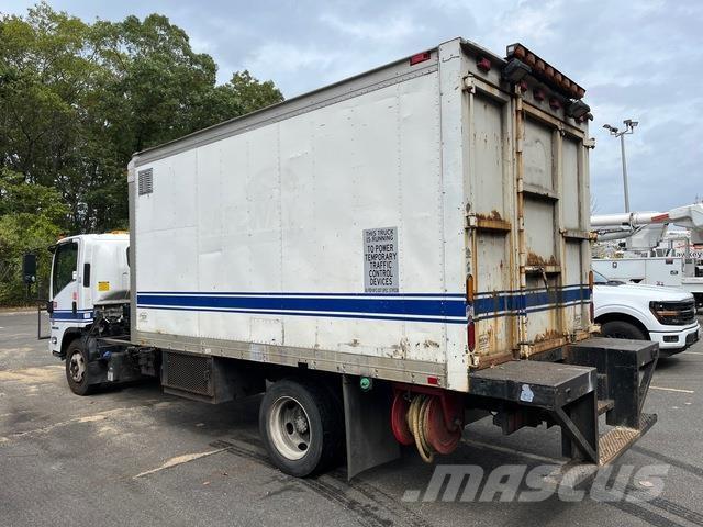 Isuzu NQR Sunkvežimiai su dengtu kėbulu