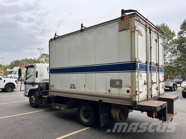 Isuzu NQR Sunkvežimiai su dengtu kėbulu