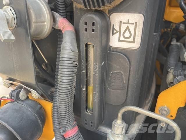 JCB 135 HD Krautuvai su šoniniu pasukimu