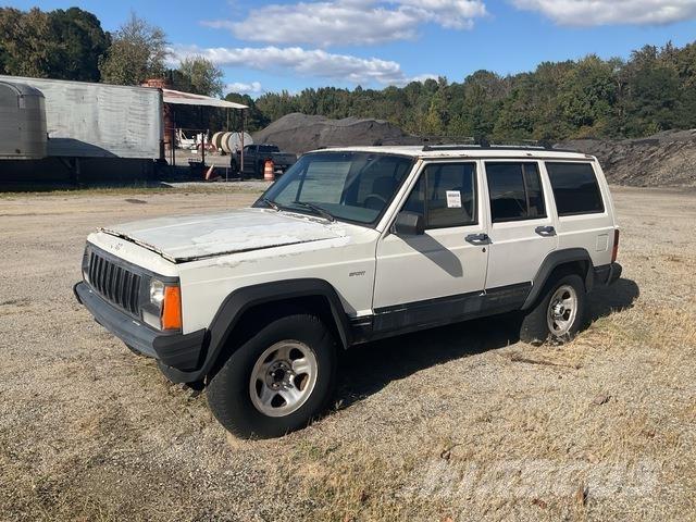 Jeep Cherokee Lengvieji automobiliai