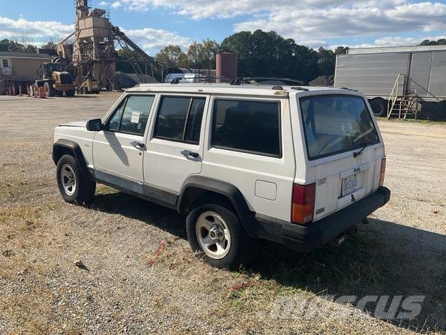 Jeep Cherokee Lengvieji automobiliai