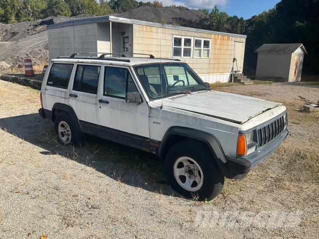 Jeep Cherokee Lengvieji automobiliai