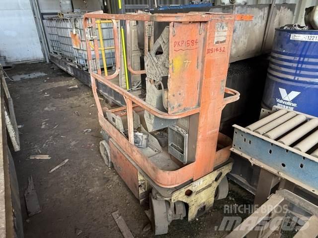 JLG  Vertikalūs stiebiniai keltuvai