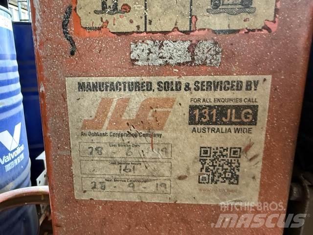 JLG  Vertikalūs stiebiniai keltuvai