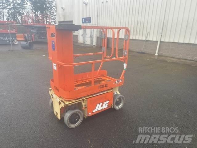 JLG 1230ES Vertikalūs stiebiniai keltuvai