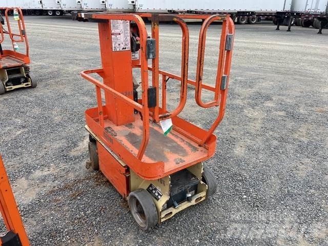 JLG 1230ES Vertikalūs stiebiniai keltuvai