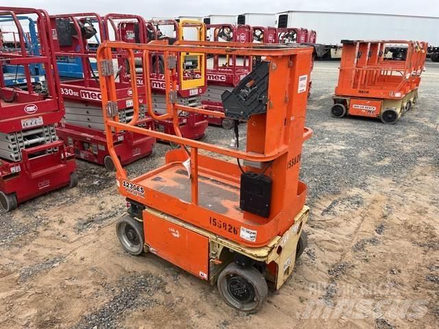 JLG 1230ES Vertikalūs stiebiniai keltuvai