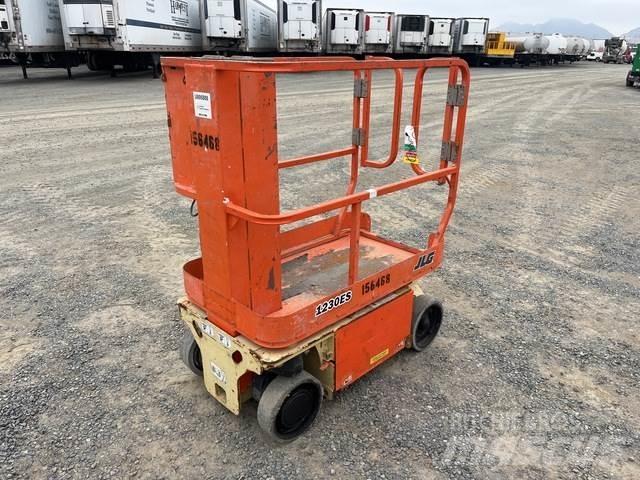 JLG 1230ES Vertikalūs stiebiniai keltuvai