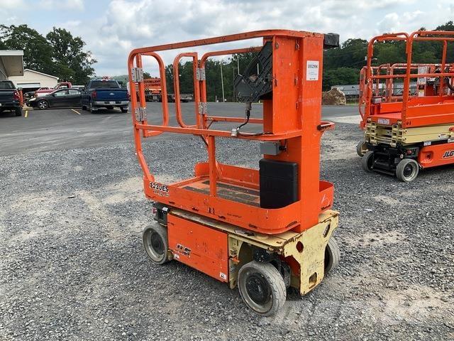 JLG 1230ES Vertikalūs stiebiniai keltuvai
