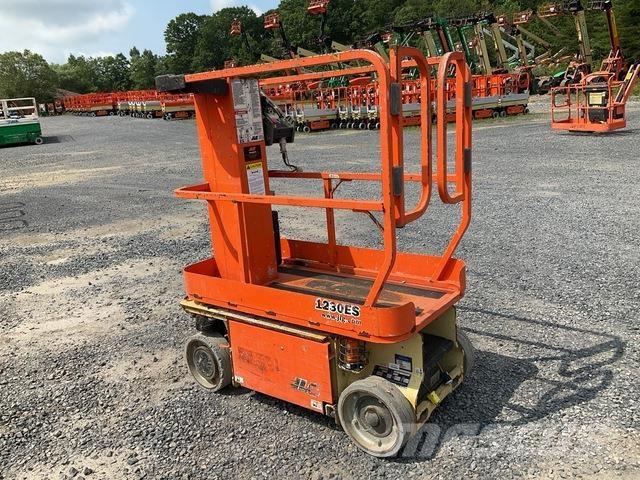 JLG 1230ES Vertikalūs stiebiniai keltuvai