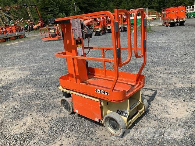 JLG 1230ES Vertikalūs stiebiniai keltuvai