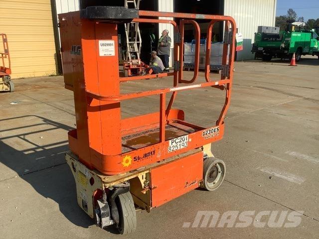 JLG 1230ES Vertikalūs stiebiniai keltuvai