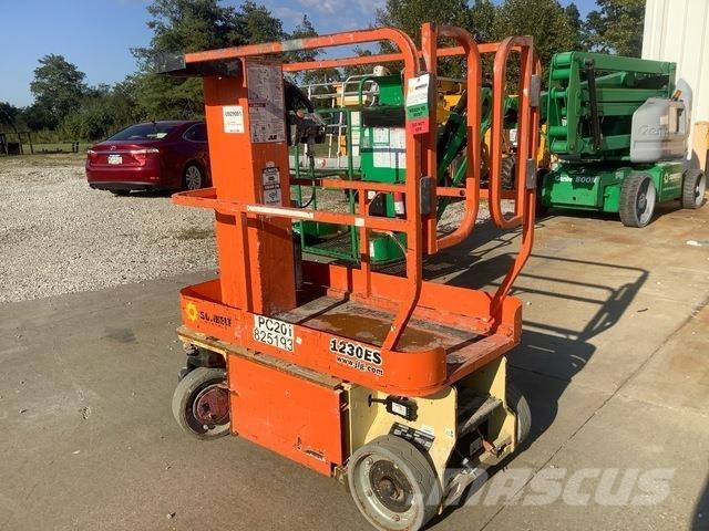 JLG 1230ES Vertikalūs stiebiniai keltuvai