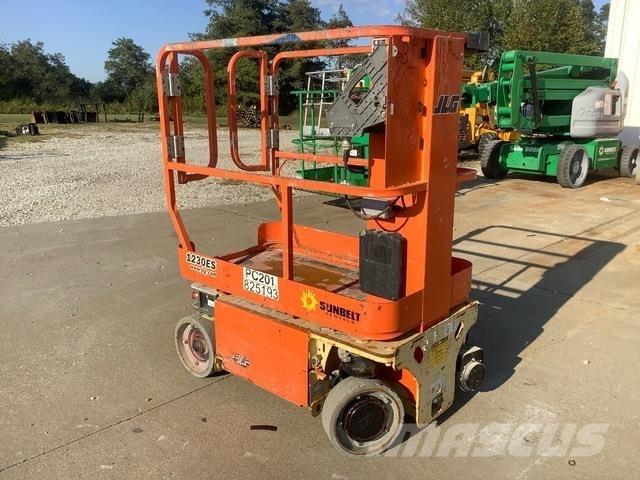 JLG 1230ES Vertikalūs stiebiniai keltuvai