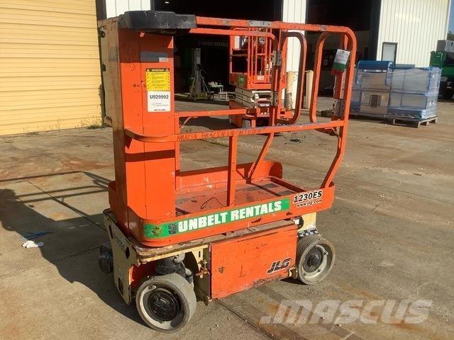 JLG 1230ES Vertikalūs stiebiniai keltuvai