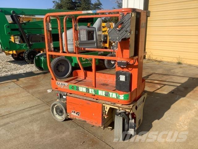 JLG 1230ES Vertikalūs stiebiniai keltuvai