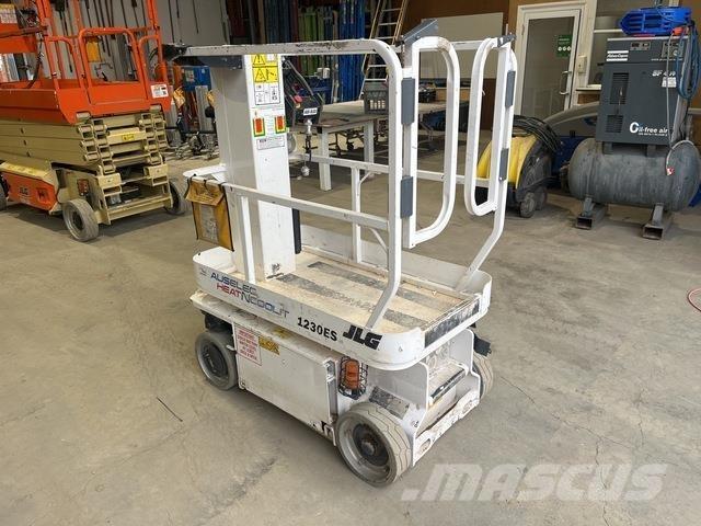 JLG 1230ES Vertikalūs stiebiniai keltuvai