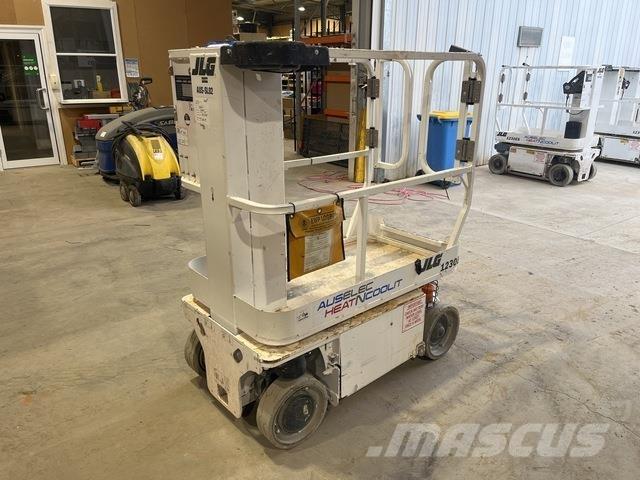 JLG 1230ES Vertikalūs stiebiniai keltuvai