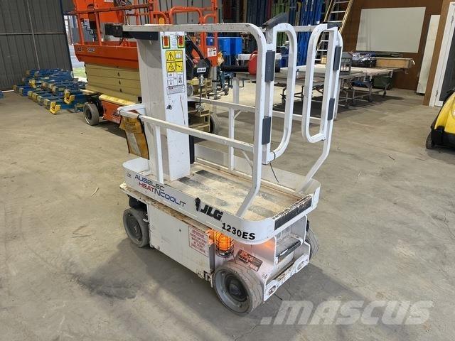JLG 1230ES Vertikalūs stiebiniai keltuvai
