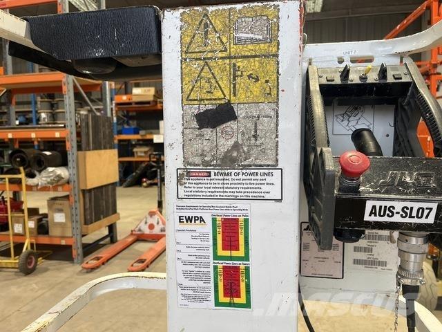 JLG 1230ES Vertikalūs stiebiniai keltuvai