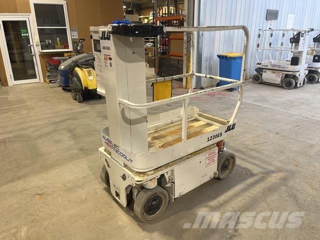 JLG 1230ES Vertikalūs stiebiniai keltuvai