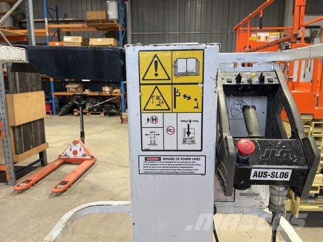 JLG 1230ES Vertikalūs stiebiniai keltuvai