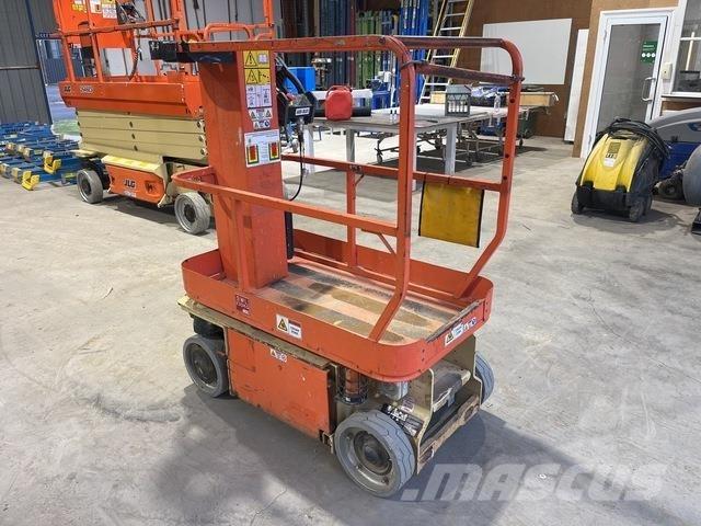 JLG 1230ES Vertikalūs stiebiniai keltuvai