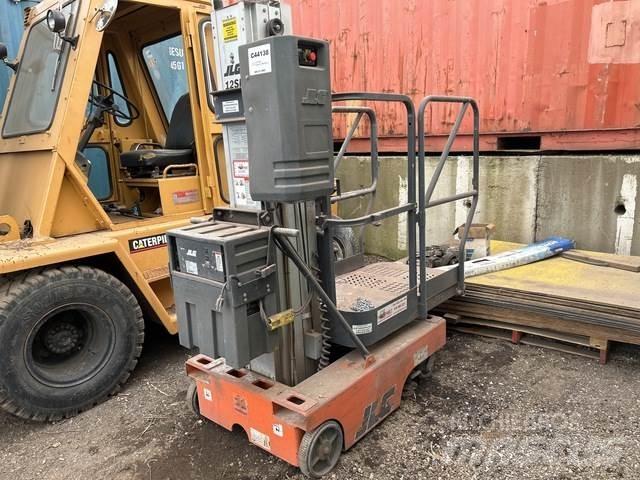 JLG 12SP Vertikalūs stiebiniai keltuvai