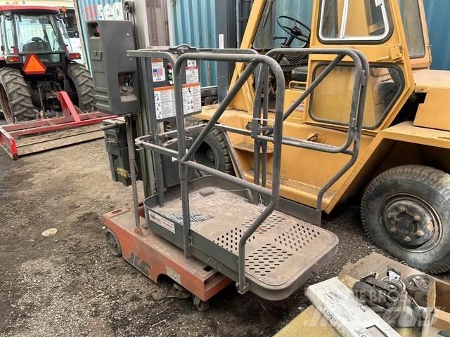 JLG 12SP Vertikalūs stiebiniai keltuvai
