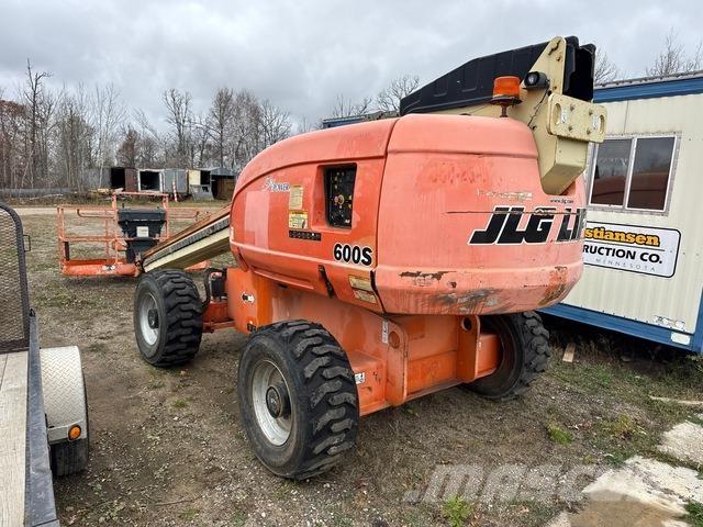 JLG 600S Teleskopiniai keltuvai