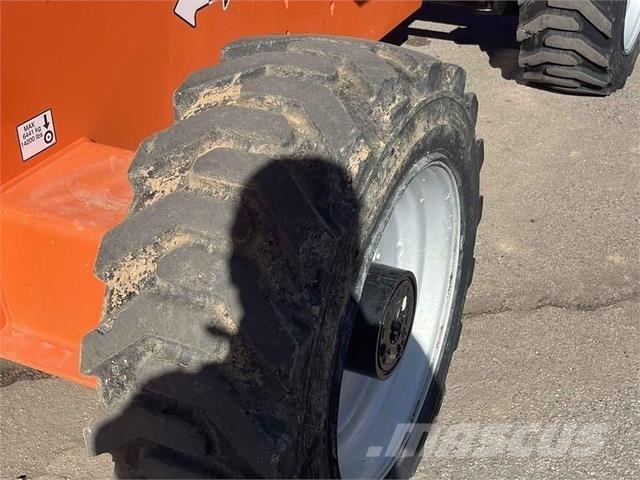JLG 660SJ Teleskopiniai keltuvai