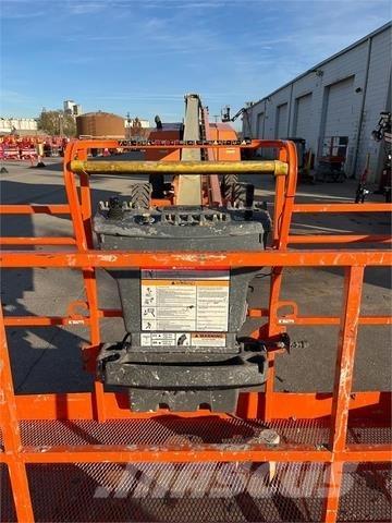 JLG 800S Teleskopiniai keltuvai