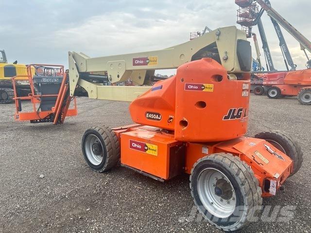 JLG E450AJ Alkūniniai keltuvai