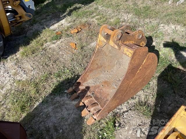 John Deere  Kaušai