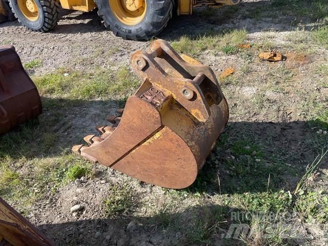 John Deere  Kaušai