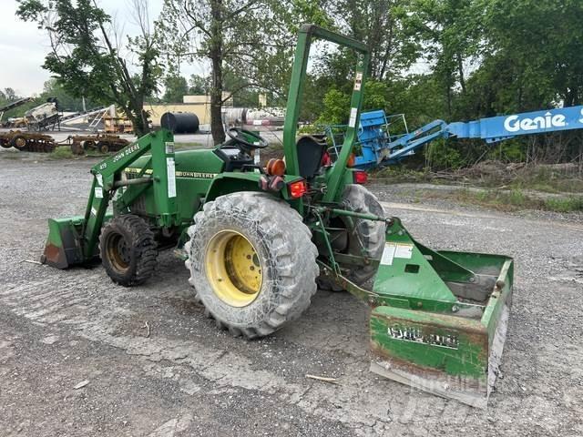 John Deere  Naudoti kompaktiški traktoriai