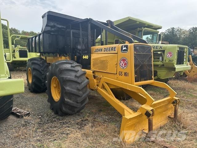 John Deere 640 Skiedrovežiai