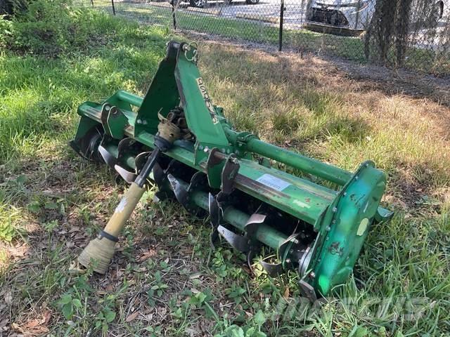 John Deere 665 Statyba - Kita