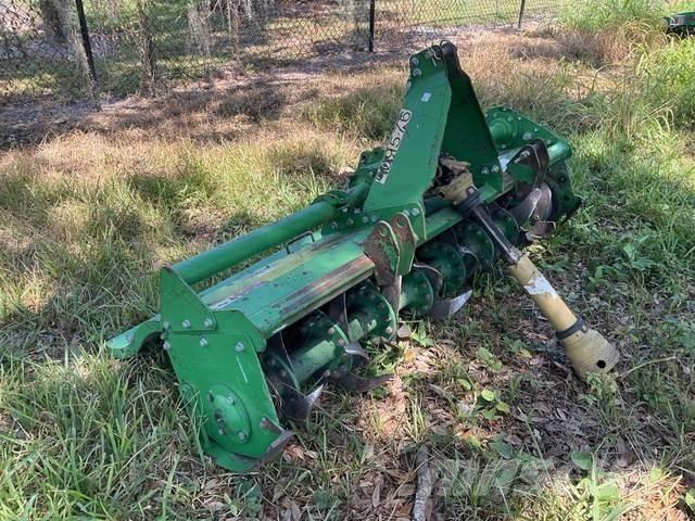 John Deere 665 Statyba - Kita