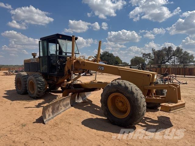 John Deere 770 Greideriai