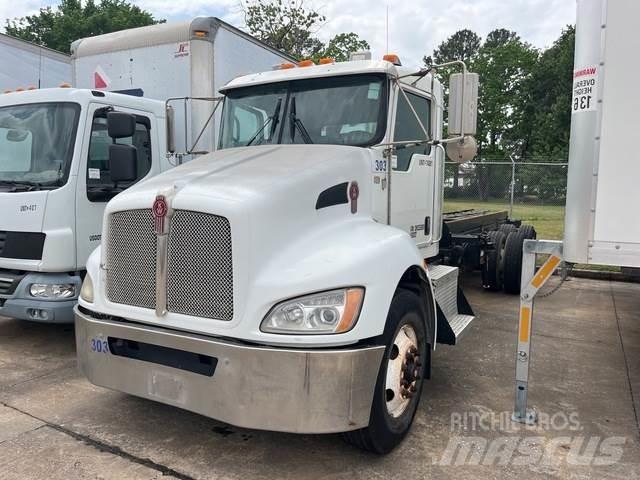 Kenworth T370 Sunkvežimiai su dengtu kėbulu
