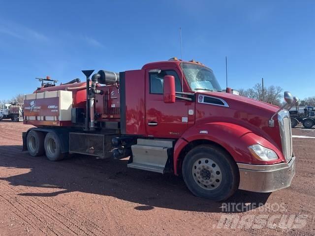 Kenworth T680 Vikšriniai ekskavatoriai